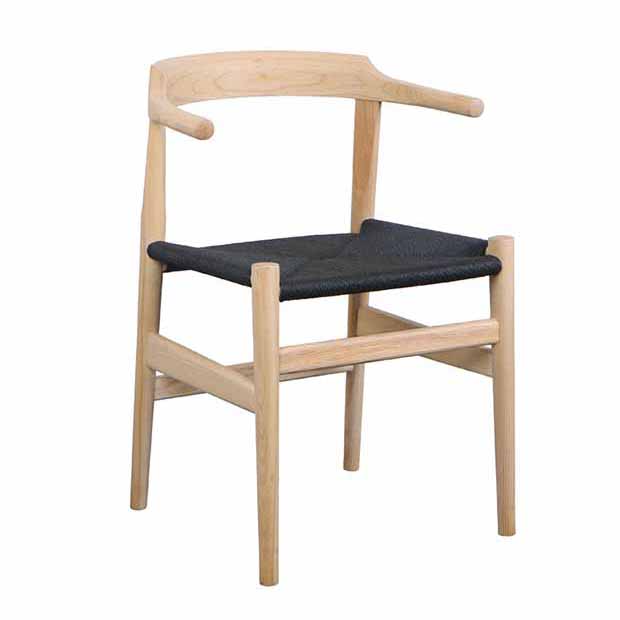 Como uma cadeira réplica Wegner PP68 equilibra design e conforto?